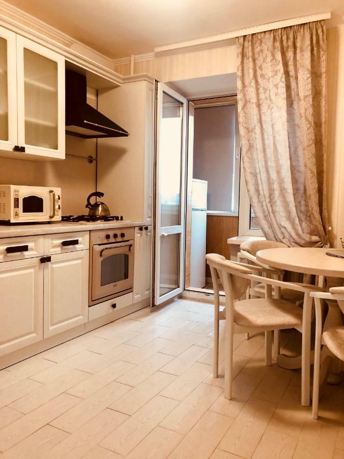 Classic Apartment Boryspilʼ Esterno foto