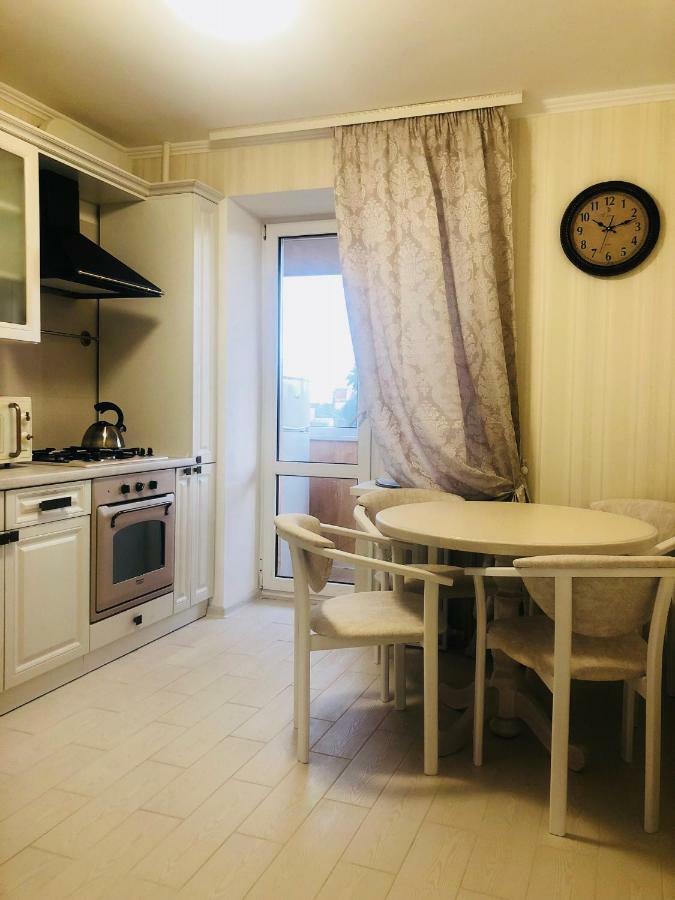 Classic Apartment Boryspilʼ Esterno foto